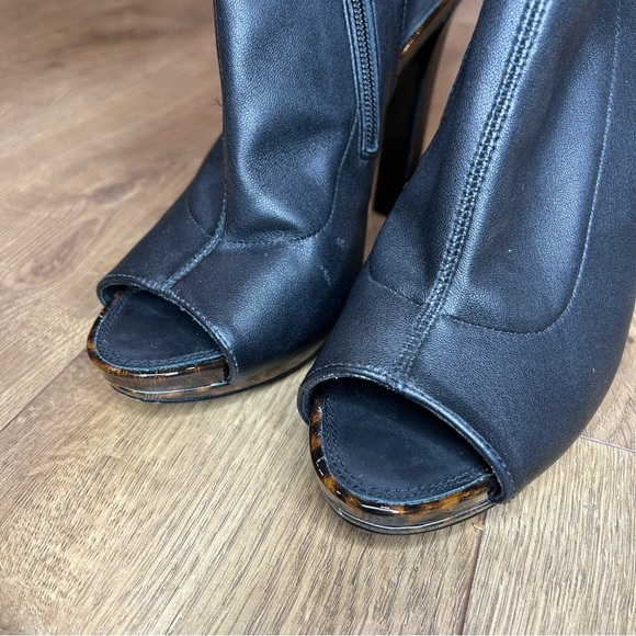 Diane von Furstenberg black leather, tortoise leather bootie heel - Size 8 - Picture 4 of 10